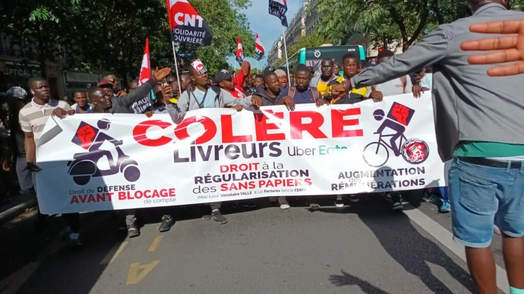 L’intersyndicale des livreurs interpelle le gouvernement sur la situation des sans-papiers UBERisés